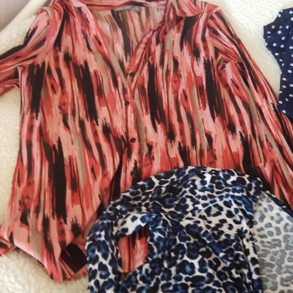 Four ladies blouses Large and XL. Come in a bundle - Picture 4 of 4